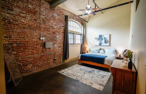 Industrial Escape 2bd 2bath - Photo 27