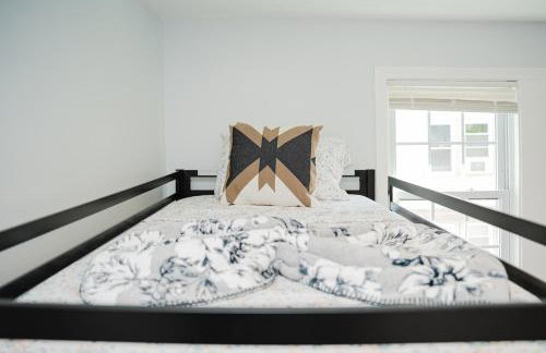 74L - 2BR Quincy - Cozy Couple Hideout near Wollaston Beach - Foto 39