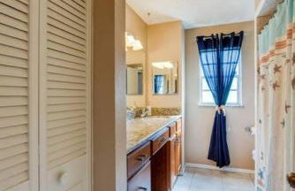 Large pool home and blocks away from the beach - Foto 43