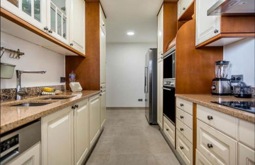 Sunny 3-Bedroom Apartment - Foto 18