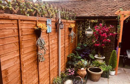 London Central 4 bed House with Garden - Photo 29