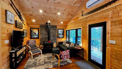5R Cozy log chalet in fantastic location. Ski, snowshoe, fish, explore! AC, pet friendly! - Foto 3