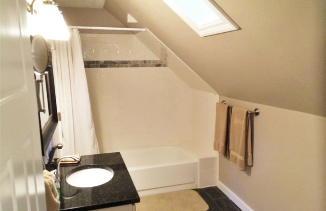 Historic Downtown Victorian Home - Photo 14