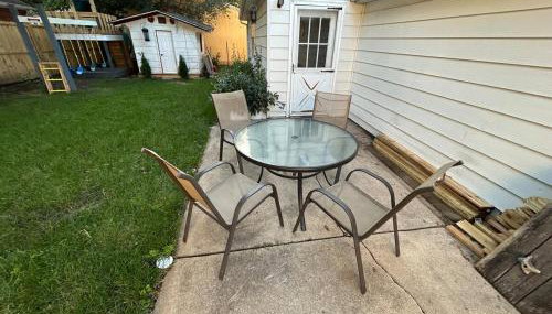 Spacious 3 Bedroom Home with Game Room and Parking - Foto 4