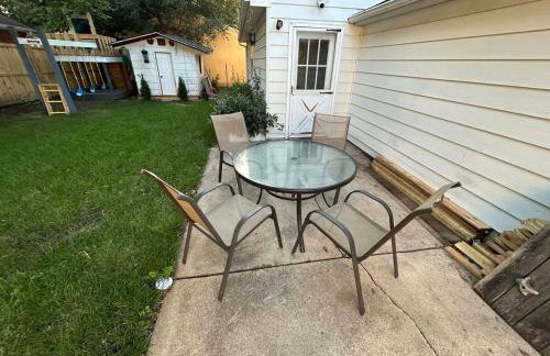 Spacious 3 Bedroom Home with Game Room and Parking - Foto 4