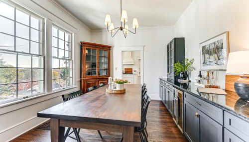 Main Street Elkin Retreat Home with Backyard Oasis - Foto 5