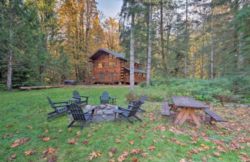 Riverfront Cabin with Hot Tub 2 Mi to Eagle Falls - Foto 26