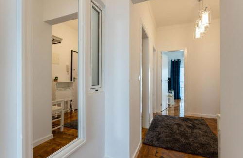 Almada Lisbon em frente dos transportes públicos - Foto 23