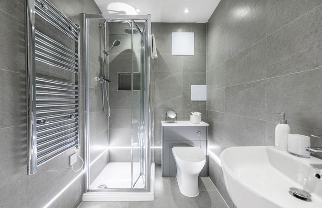 Stunning 2-bed Apartment in Camberley - Foto 28