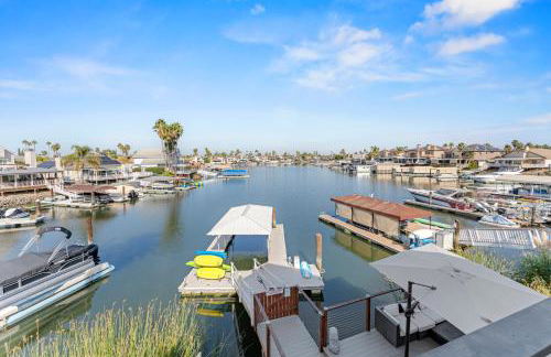 * Large Updated Waterfront Delta Manor Boat Dock * - Foto 30