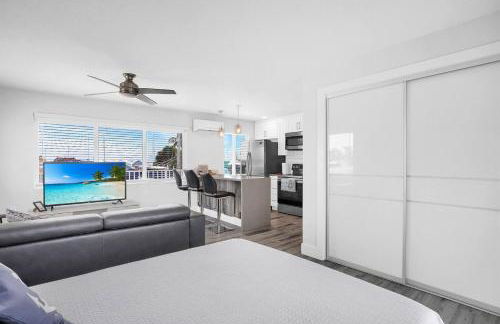 Waterfront Studio 2, Couples Oasis, Kayaks, Pool - Photo 5