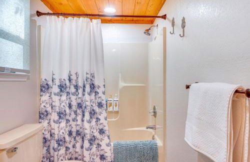 Lakefront Murphy Getaway with Deck, Dock and Kayaks! - Foto 15