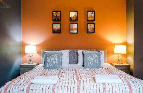 Spacious Modern Chester Home - Great Location - Photo 8