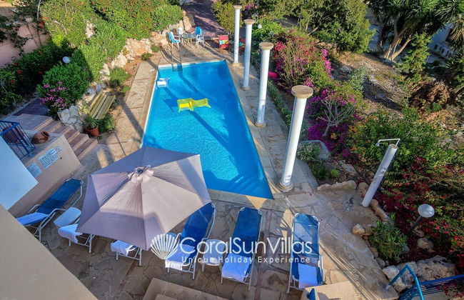 Wonderful Quiet Area, Completely Privacy, Large Private Pool, Colourful Garden - Foto 36