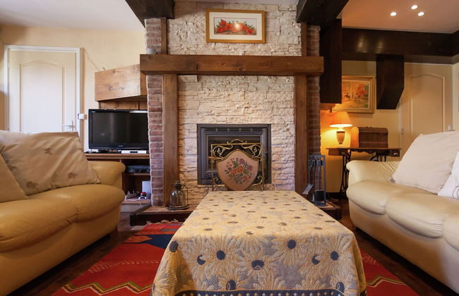 Elegant House With Heated Pool and Sauna - Photo 24