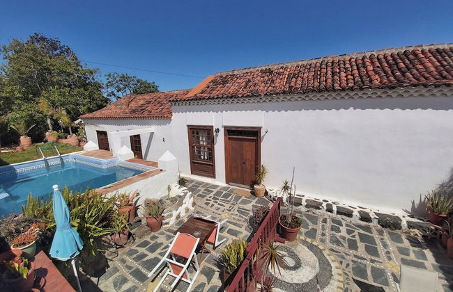 Villa-sleeps4-parking-garden-pool-nearairport - Foto 11