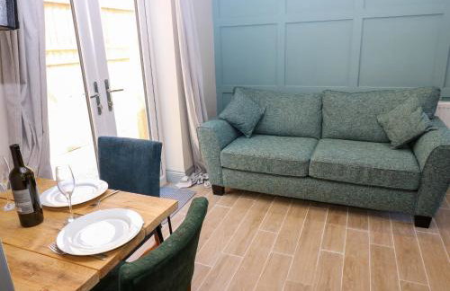 Courtyard Cottage Number 6 - Photo 2