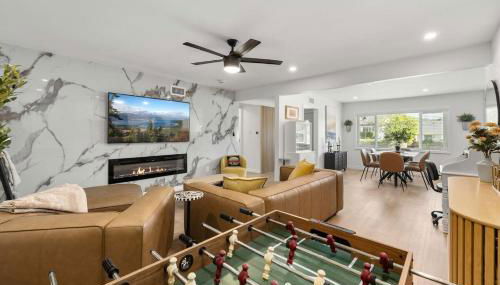 Private 3BR Home - Hot Tub, Yard, Arcade & Parking - Foto 1