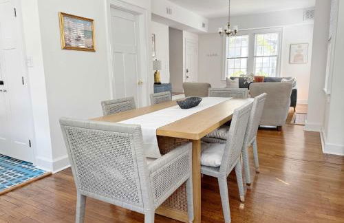 Classy 3-Story Downtown Apt - Great Location - Foto 37