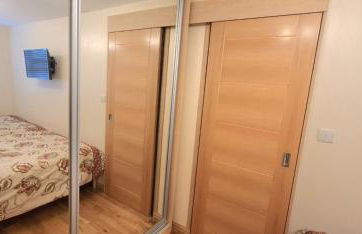 London Luxury 3 bedroom flat, 2 bathrooms, Living Room, free parking, 4 mins to station, garden - Foto 80