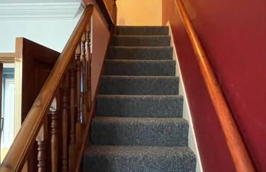 Lovely 4 bed house with patio & bbq - Photo 29