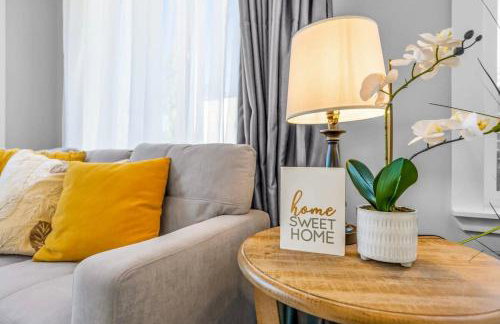 Modern Fortress w with 4 Decks AC in all rooms Gym - Foto 20