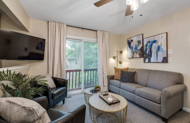 Chic Remodeled Retreat Near Emu: Easy Commute 2 Bedroom Apts - Foto 1