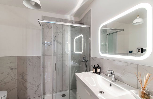 Pleasant Family Apt next to Lake Como - Photo 23