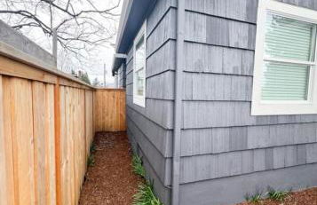 Gorgeous Move in Ready 2 BR Duplex - Photo 9