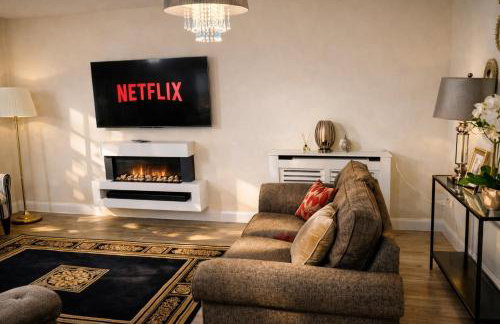 Spacious 4 Bedroom House in Milton Keynes for Families, Groups and Contractors - Foto 1