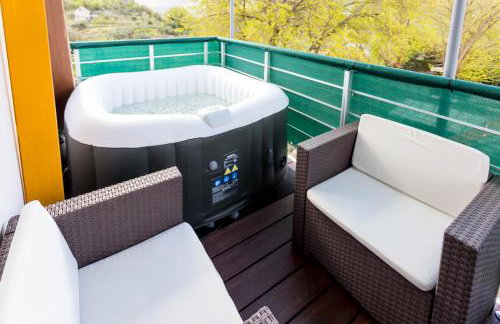 Holiday House Antique - Photo 1