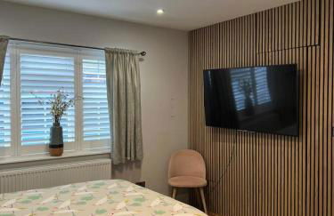 En-suite Double Room - Private Entrance & Free Parking - Foto 25