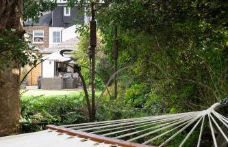 Luxury Family Home in Central Windsor with Large Garden, Games Room, Office, Parking & Pet-Friendly - Photo 41