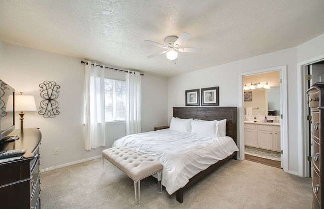 True Blue Family Home - Photo 3