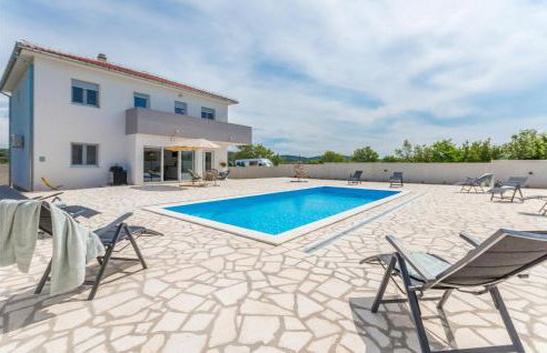 4 Bedroom Cozy Home In Donja Jagodnja - Foto 2