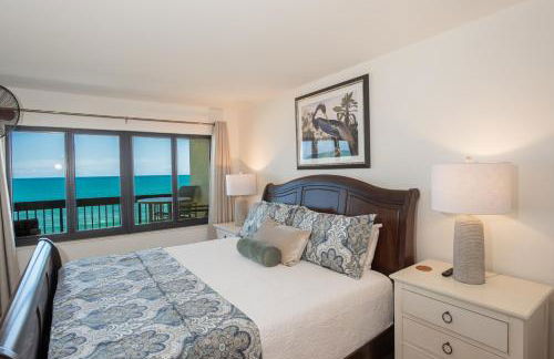 Luxury direct oceanfront corner with a large private balcony, heated pool and garage - Photo 14