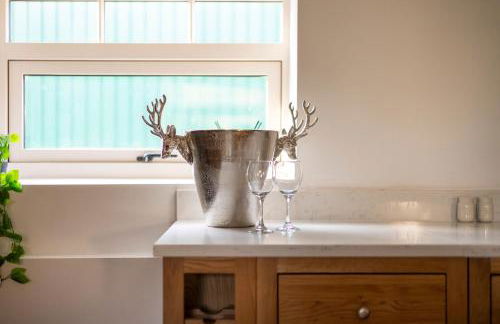 Stunning 5-bed Barn Conversion in Newark-on-Trent by Renzo, Beautiful Surroundings, Sleeps 10! - Foto 14