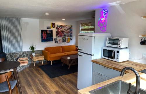 Unique Farm Apartment with Woodstove - Foto 1