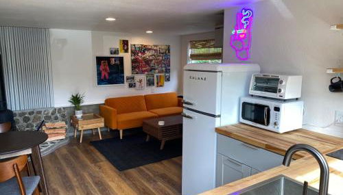 Unique Farm Apartment with Woodstove - Foto 1