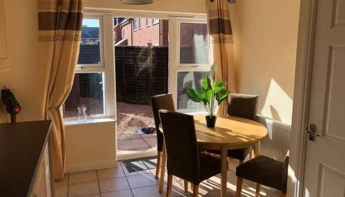 Stylish 3-Bedroom Home with Parking - Foto 5