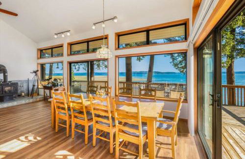 4BR waterfront home with beach access and views - Foto 42