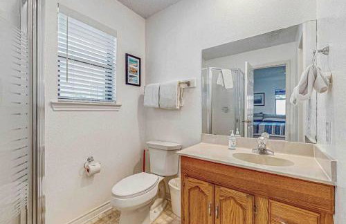 Spacious Lakefront Home with Water Views, WiFi & Private Washer/Dryer - Foto 16