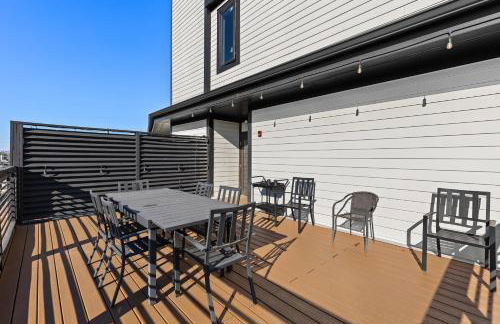 Only 4 Miles to Broadway with Free Parking and TVs in Bedrooms - Foto 43