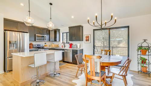 Deck with Forest Views Modern Home in Rochester! - Foto 2