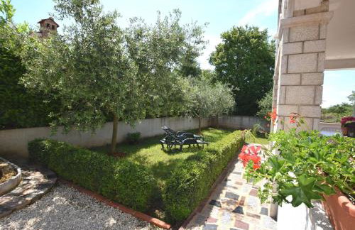 Lovable Apartment, Pool With Deckchairs, Fenced Garden With Grill, Wifi and Airco - Foto 42