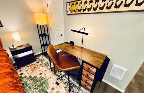 Colorful Comfort 3 Bedroom Home with Fenced yard - Foto 11