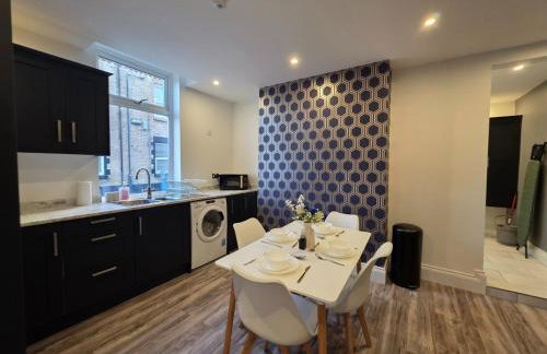 Anfield 4 min walk Sleeps 7 4BR 5Bed 3Bathrooms - Photo 6