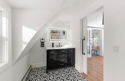 NEW Modern Barrel Getaway HOT TUB & Game Room - Foto 17