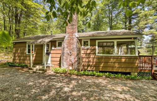 Pet-Friendly Cabin with Fire Pit, BBQ and Great Deck! - Foto 23