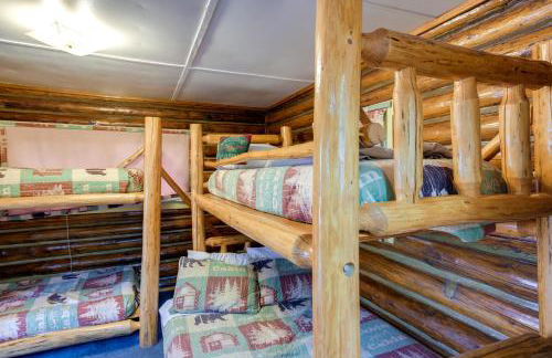 Black Diamond Guest Ranch Cabin with Lodge Access! - Foto 6